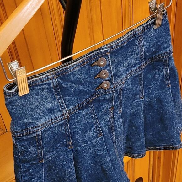 No Boundaries Y2K Dark Wash Pleated Denim Mini Skirt Size 3‑5 Button Fly - Picture 6 of 10